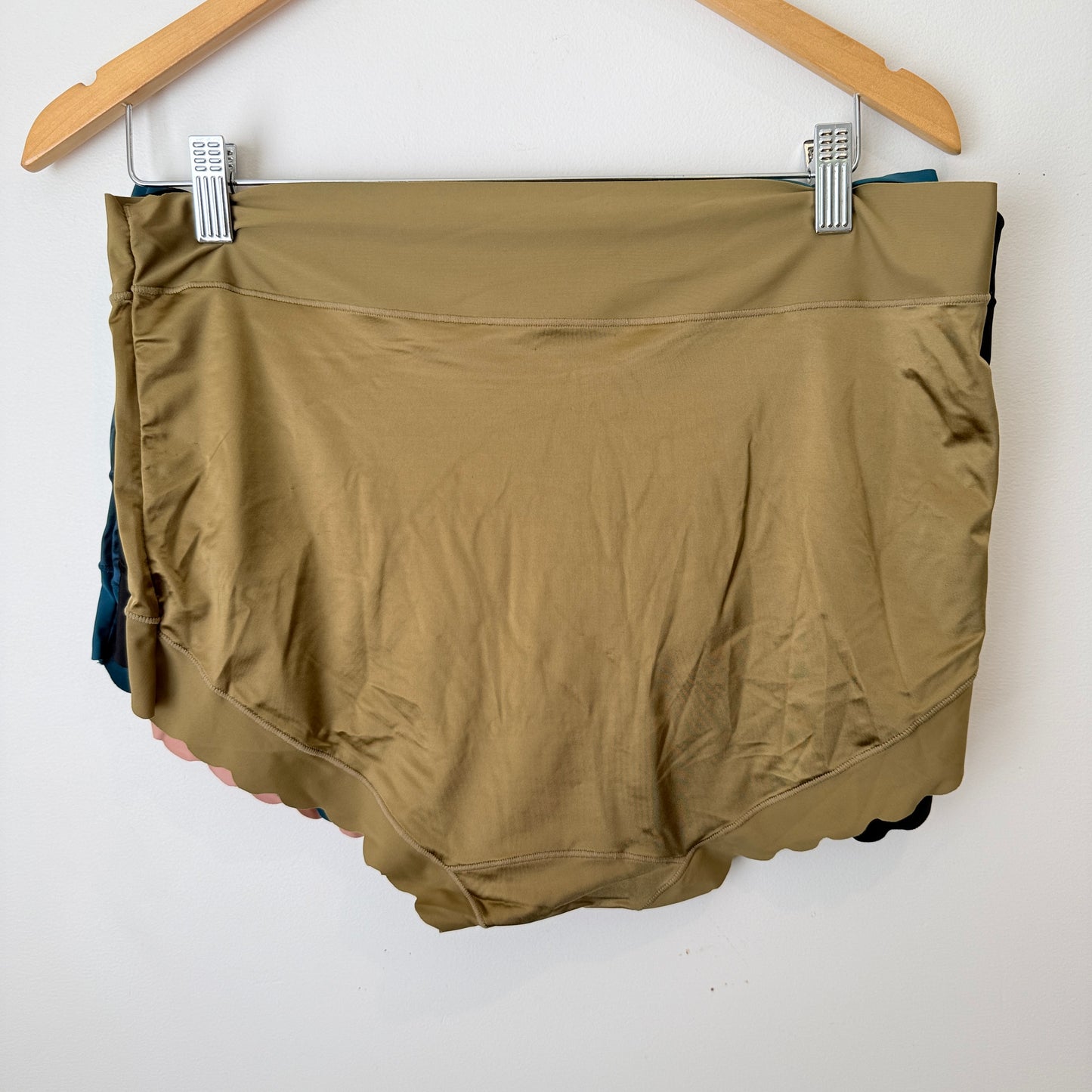 3XL Seamless High-Waisted Scalloped Briefs (4-Pack)