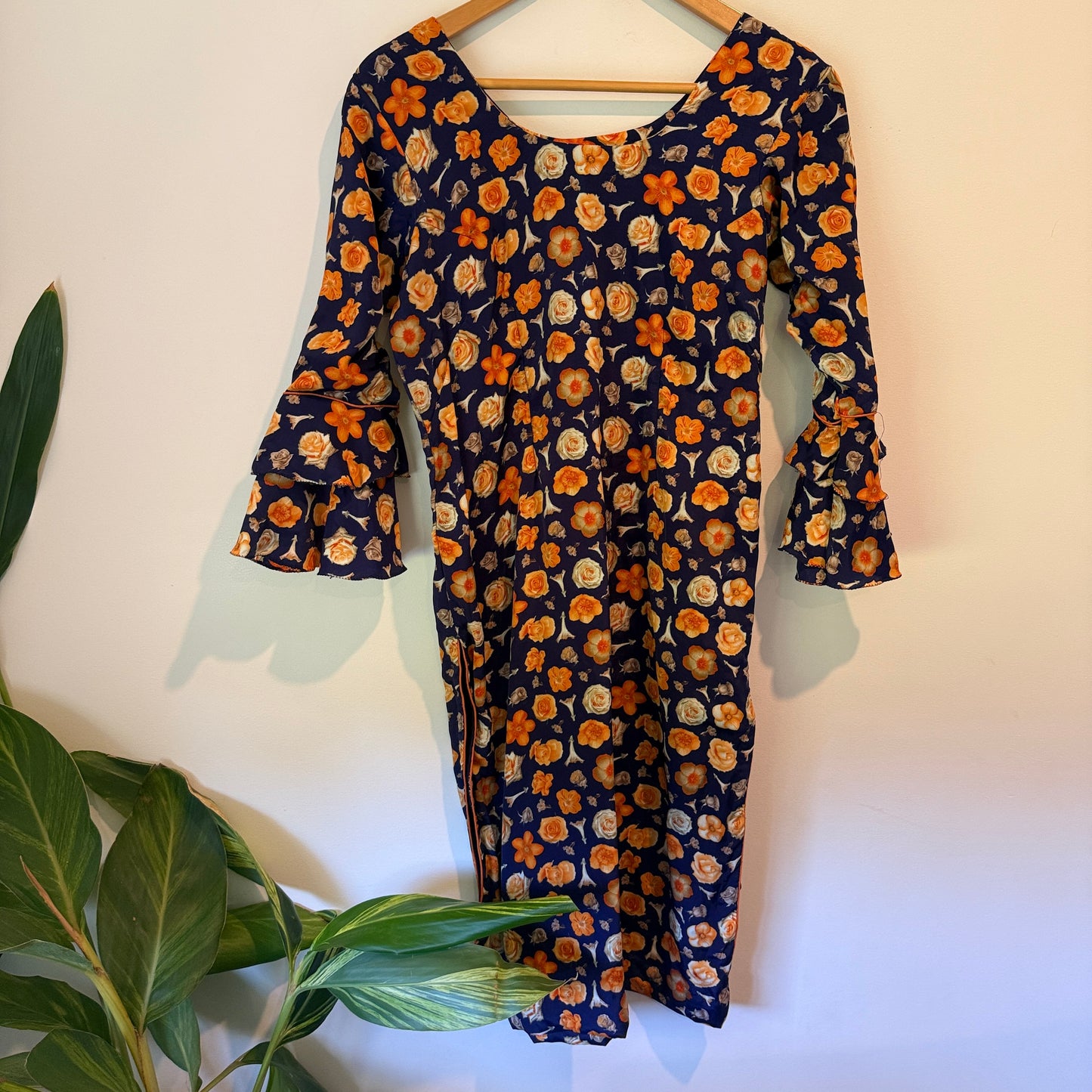 Brand Unknown Size U/Arm to U/Arm 47cm Neck Floral Long Sleeve Dress
