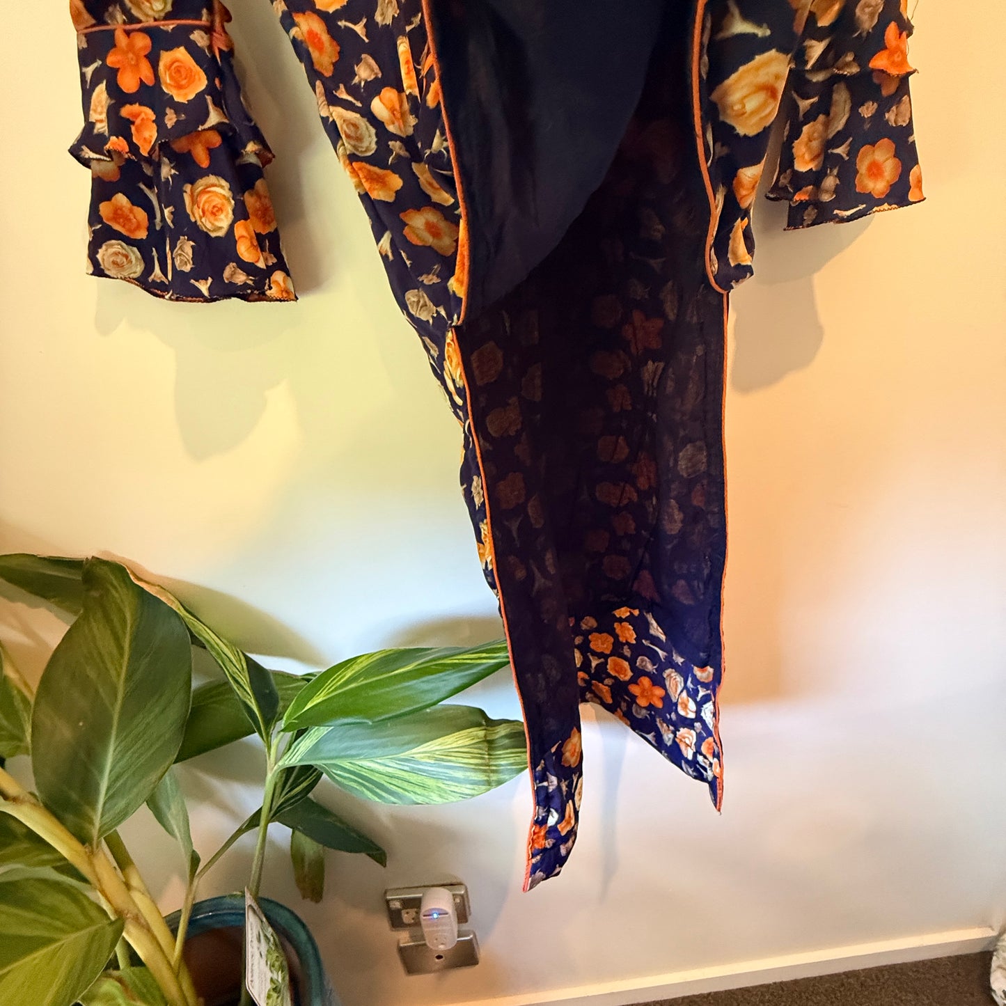 Brand Unknown Size U/Arm to U/Arm 47cm Neck Floral Long Sleeve Dress