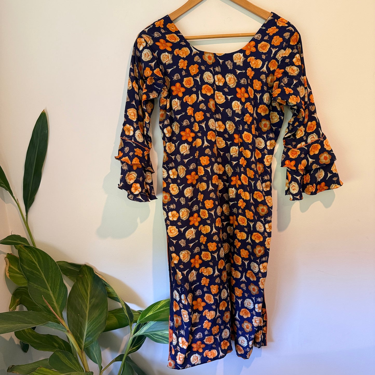 Brand Unknown Size U/Arm to U/Arm 47cm Neck Floral Long Sleeve Dress