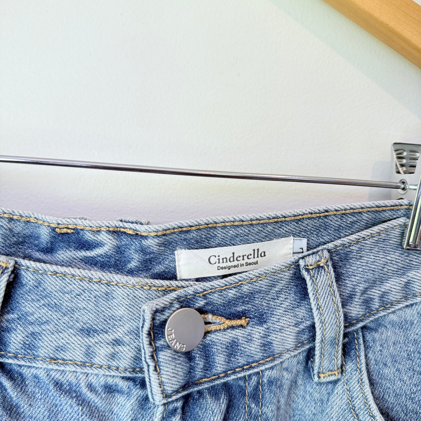 Cinderella Size 36 Light Wash High-Waisted Denim Shorts