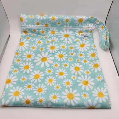 Tiny Bloom Wet Bag for Cloth Nappies – Daisy Print