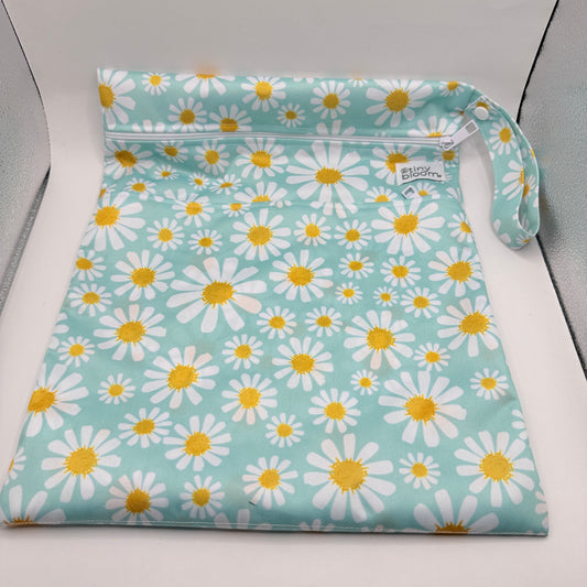 Tiny Bloom Wet Bag for Cloth Nappies – Daisy Print