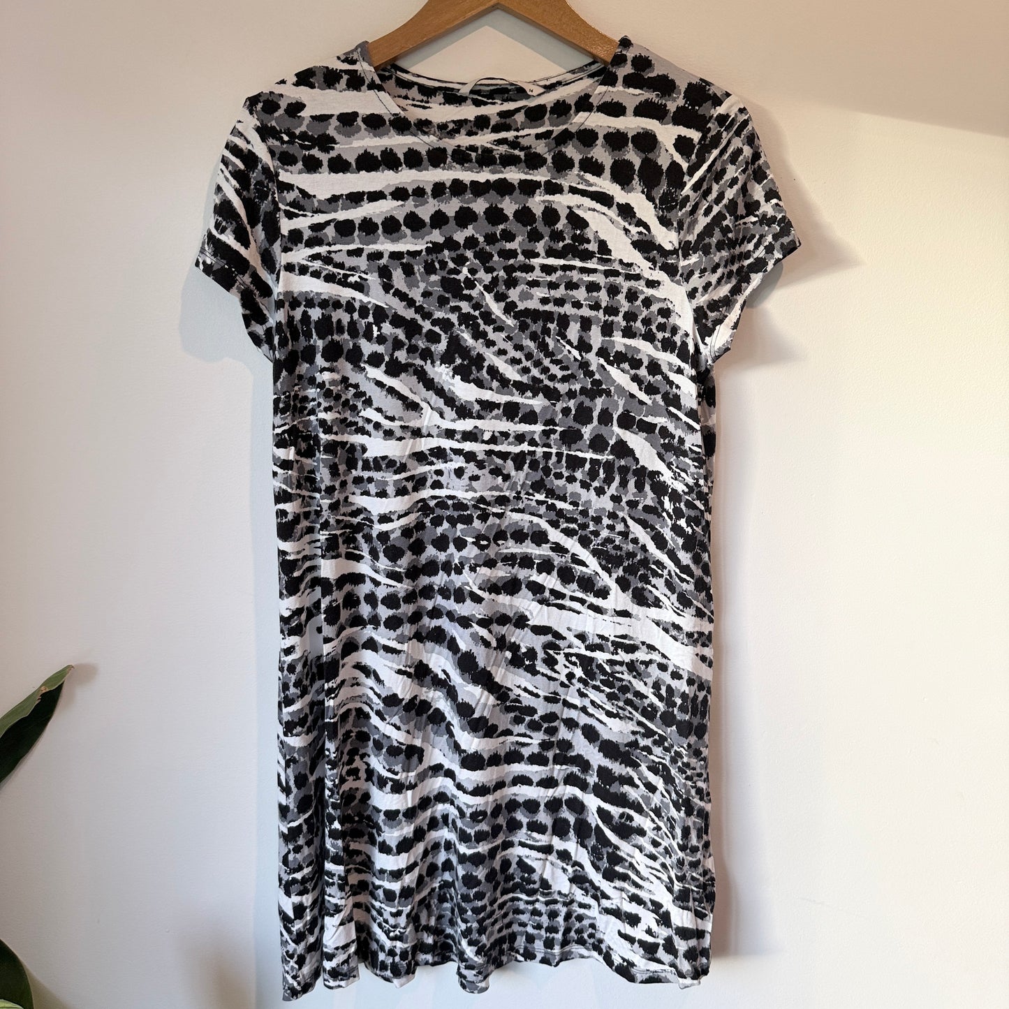 Tu Woman Size 14 Black & White Patterned Shift Dress