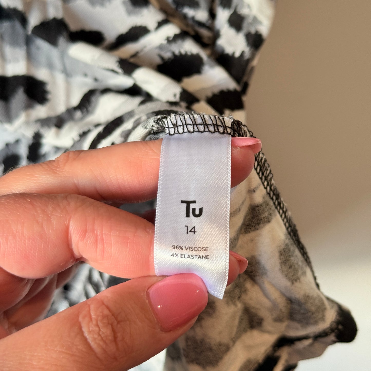 Tu Woman Size 14 Black & White Patterned Shift Dress