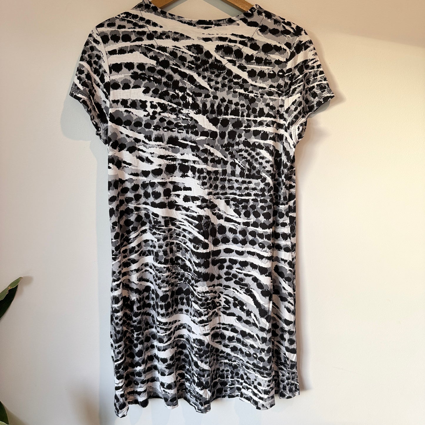 Tu Woman Size 14 Black & White Patterned Shift Dress