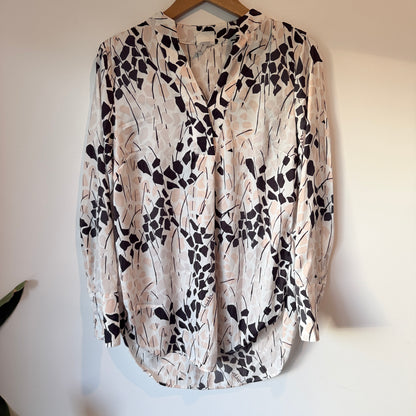 H & M Size 8 Tan, Black & White Long Sleeve V-Neck Blouse