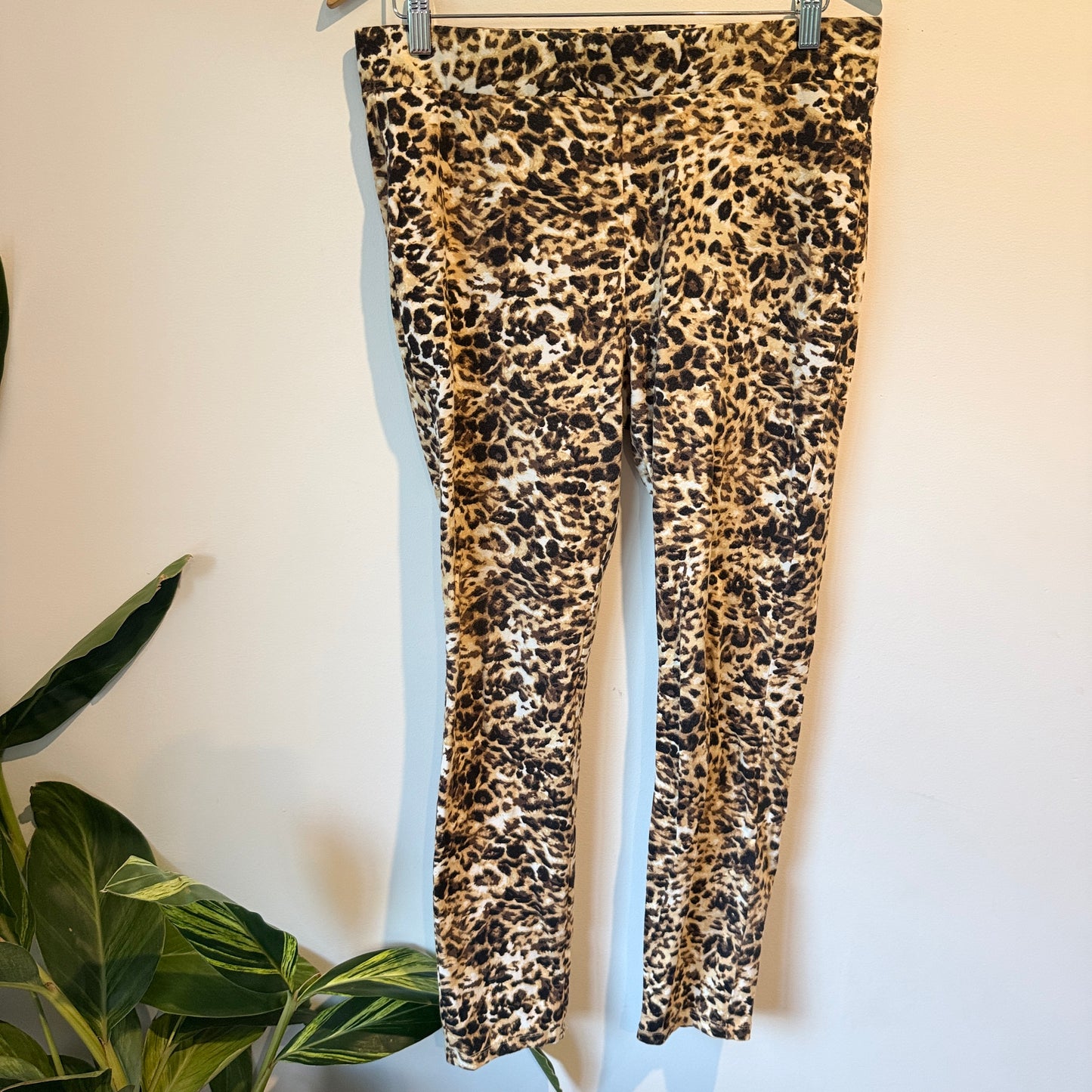 Thalia Size L/G Leopard Print Leggings