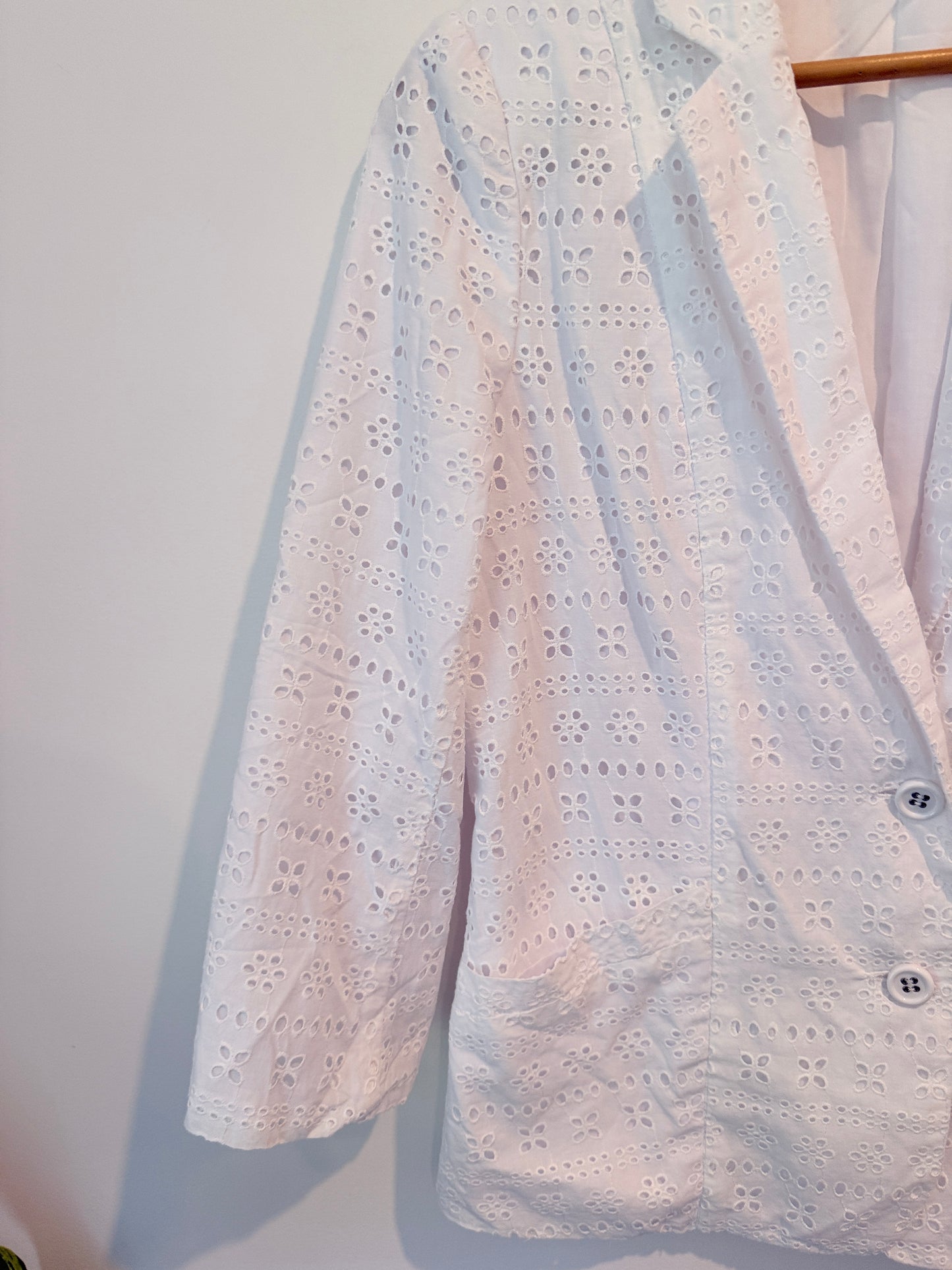 Brand Unknown Broderie Anglaise Blazer White - 47cm U/Arm