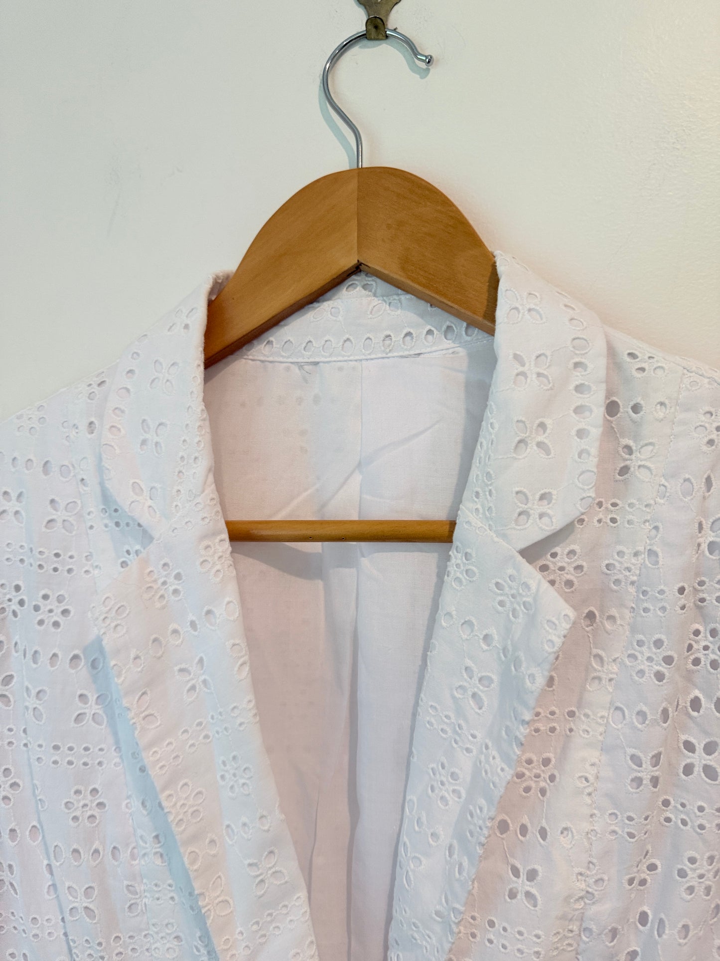 Brand Unknown Broderie Anglaise Blazer White - 47cm U/Arm