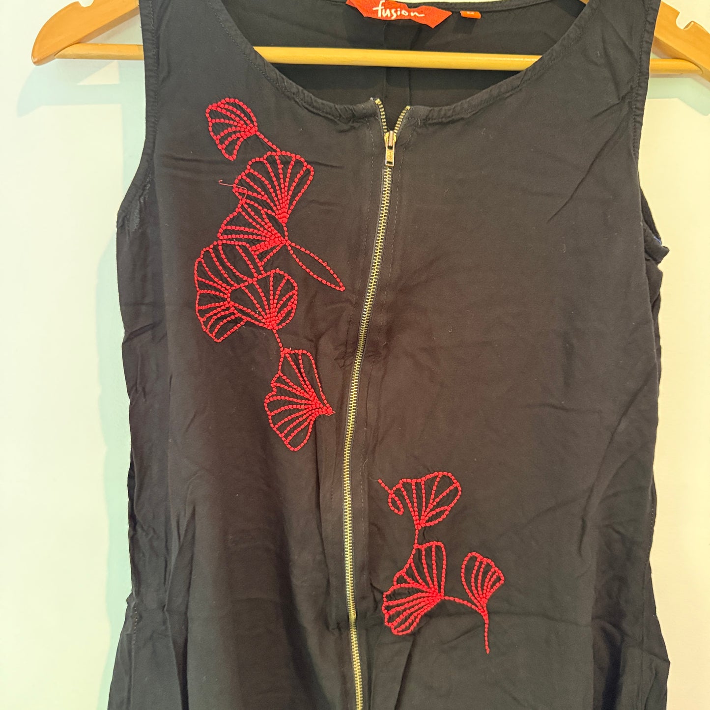 Fusion Size M | U/Arm to U/Arm 45cm Sleeveless Black Dress