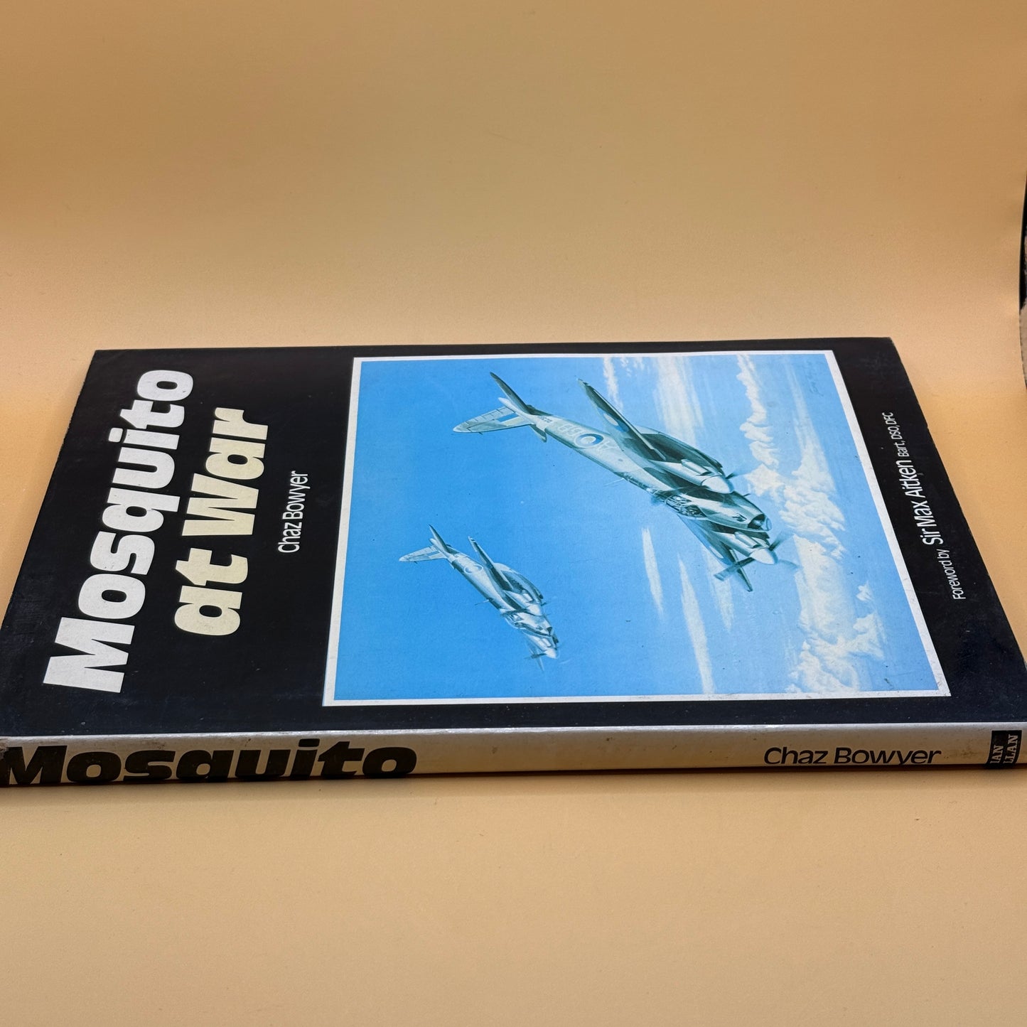 Mosquito at War by Chaz Bowyer