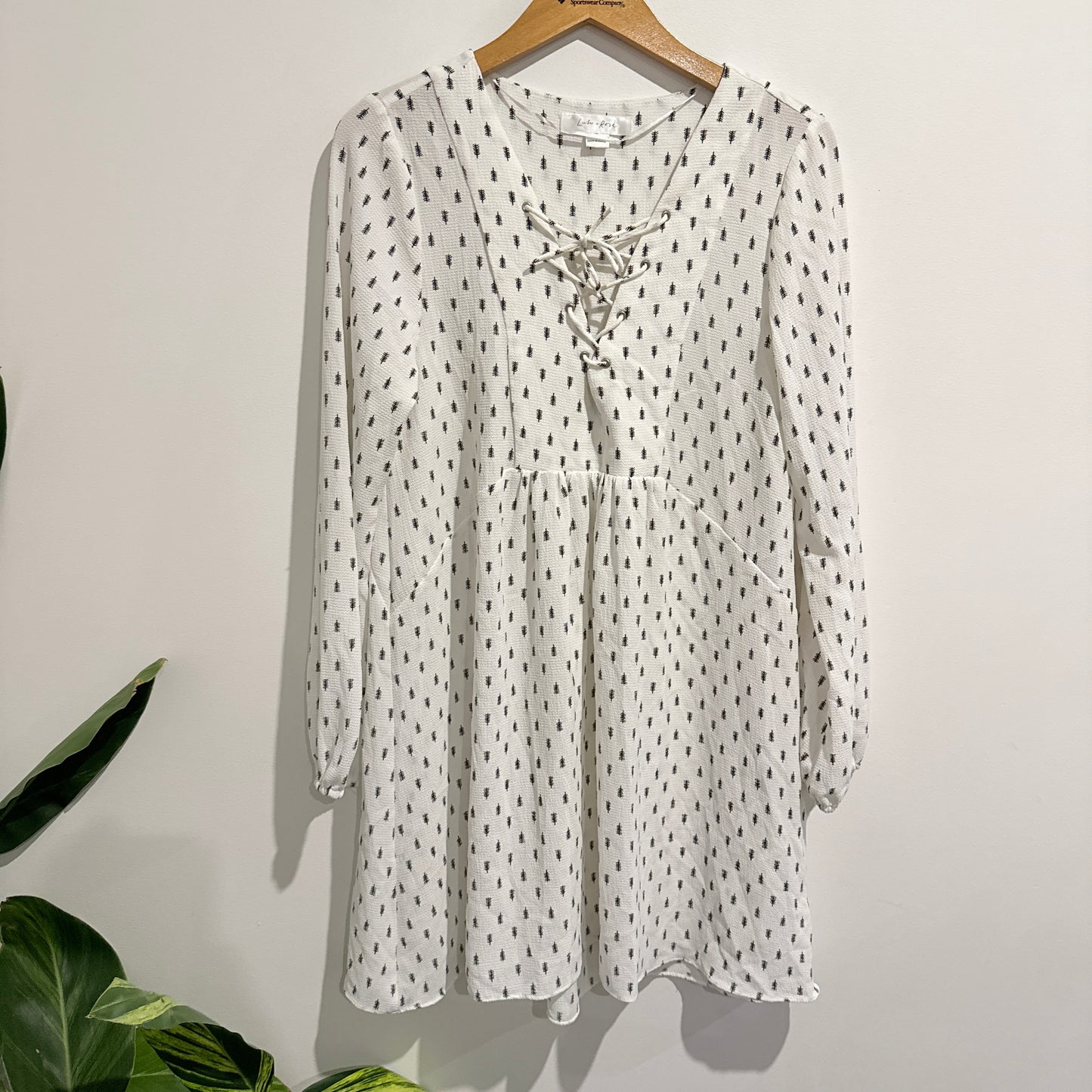 Lulu + Rose Printed Lace-Up Mini Dress White/Black - Size S