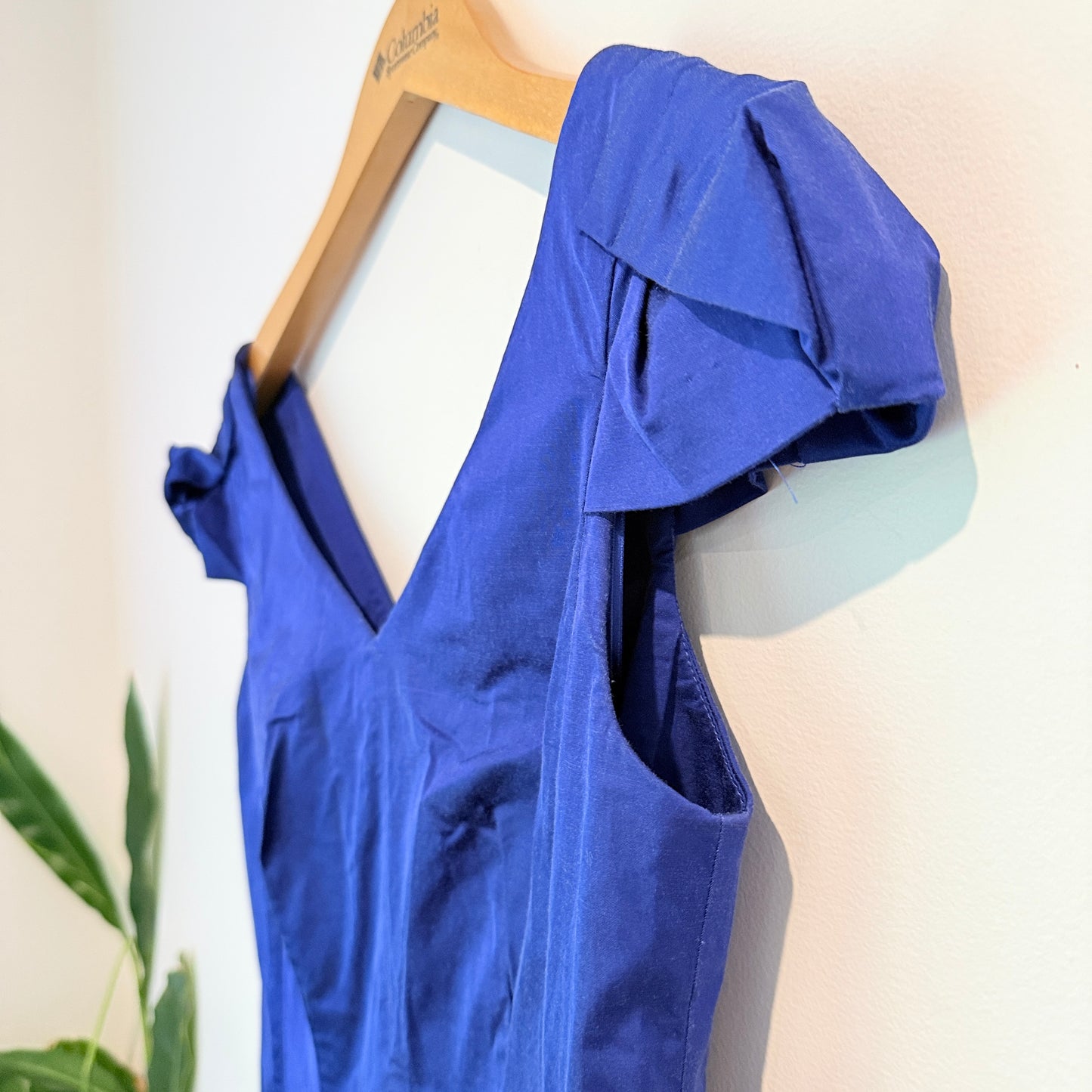 Veronika Maine Size 8 Royal Blue Cap-Sleeve V-Neck Sheath Dress