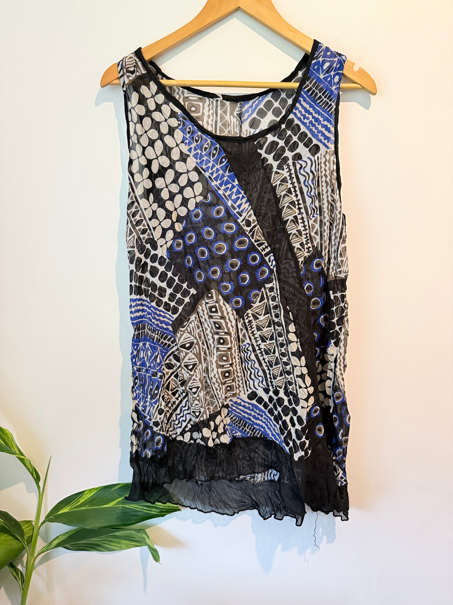 Brand Unknown Abstract Print Sleeveless Top Blue Black - 50cm U/arm