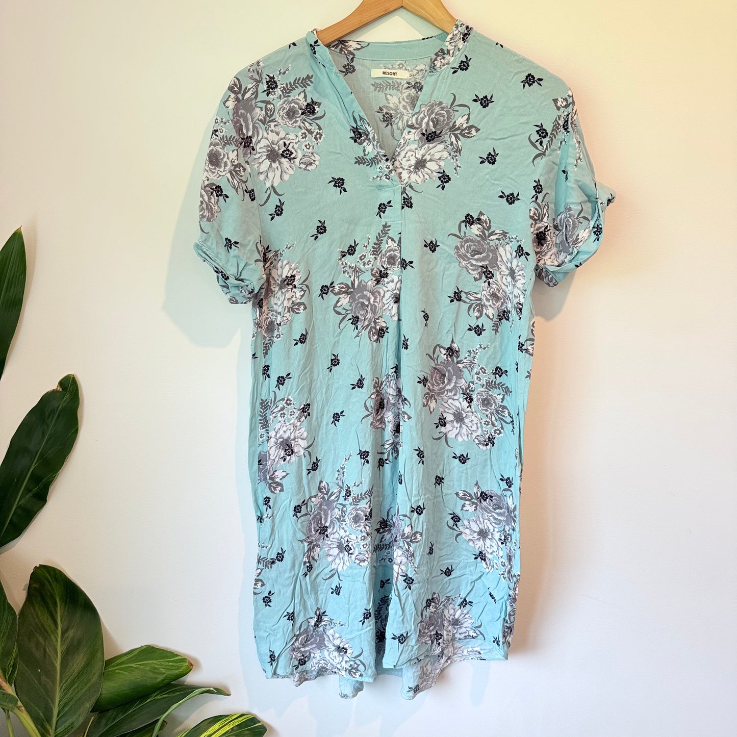 Resort Size M Light Blue Floral Dress