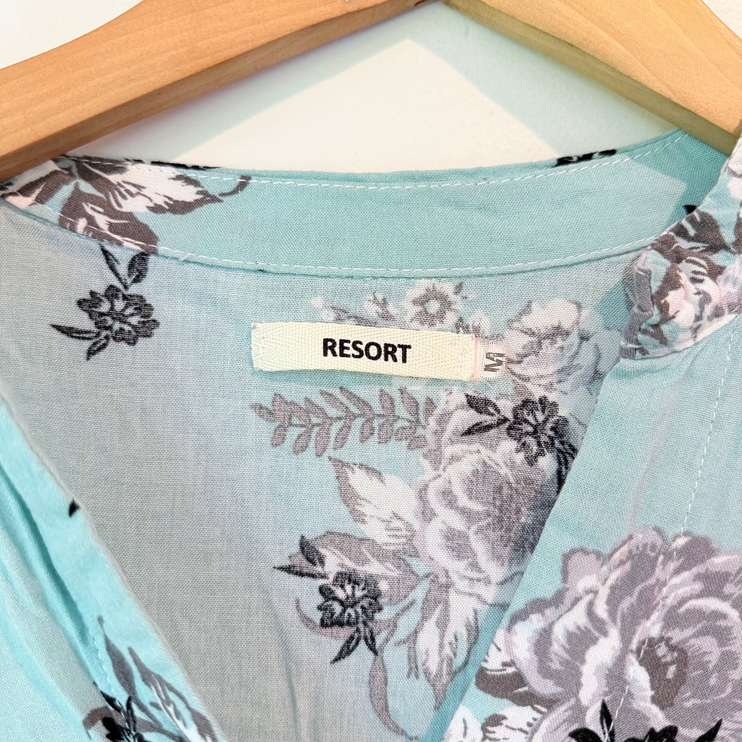 Resort Size M Light Blue Floral Dress