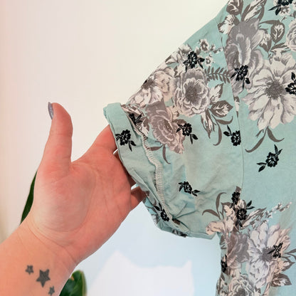 Resort Size M Light Blue Floral Dress