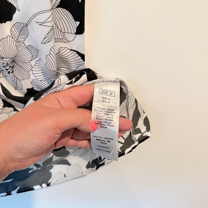 Orsay Size 36 Black & White Floral Print Sleeveless Blouse
