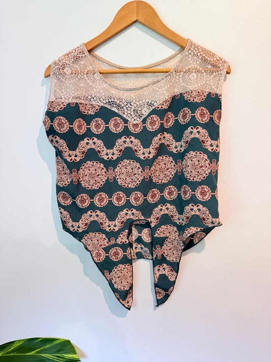Brand Unknown U/Arm to U/Arm 47cm Patterned Lace Detail Top