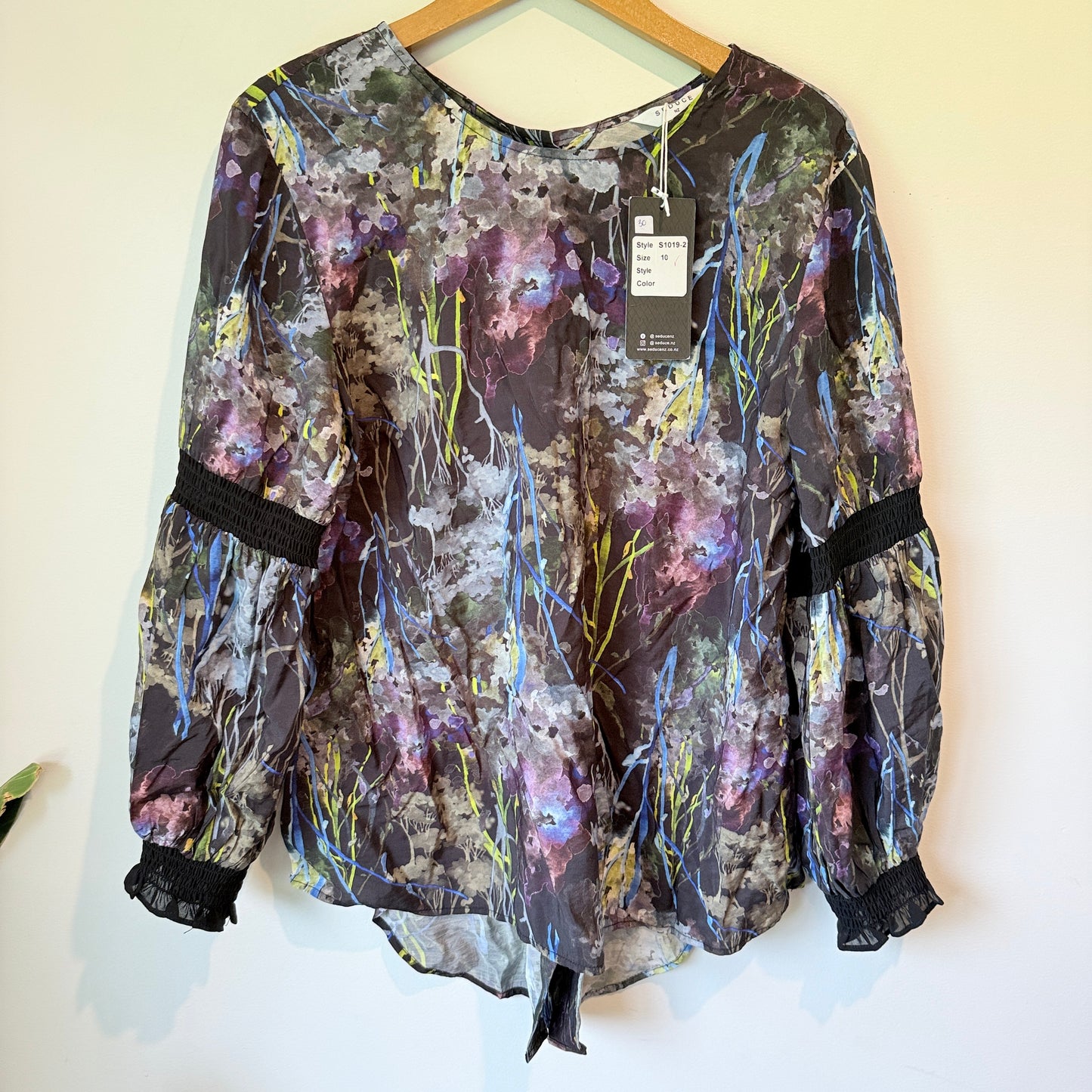 Seduce NZ Floral Blouse Size 10 Long Sleeve Button Back