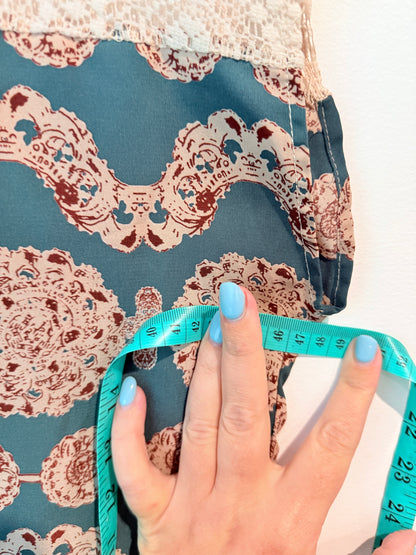 Brand Unknown U/Arm to U/Arm 47cm Patterned Lace Detail Top
