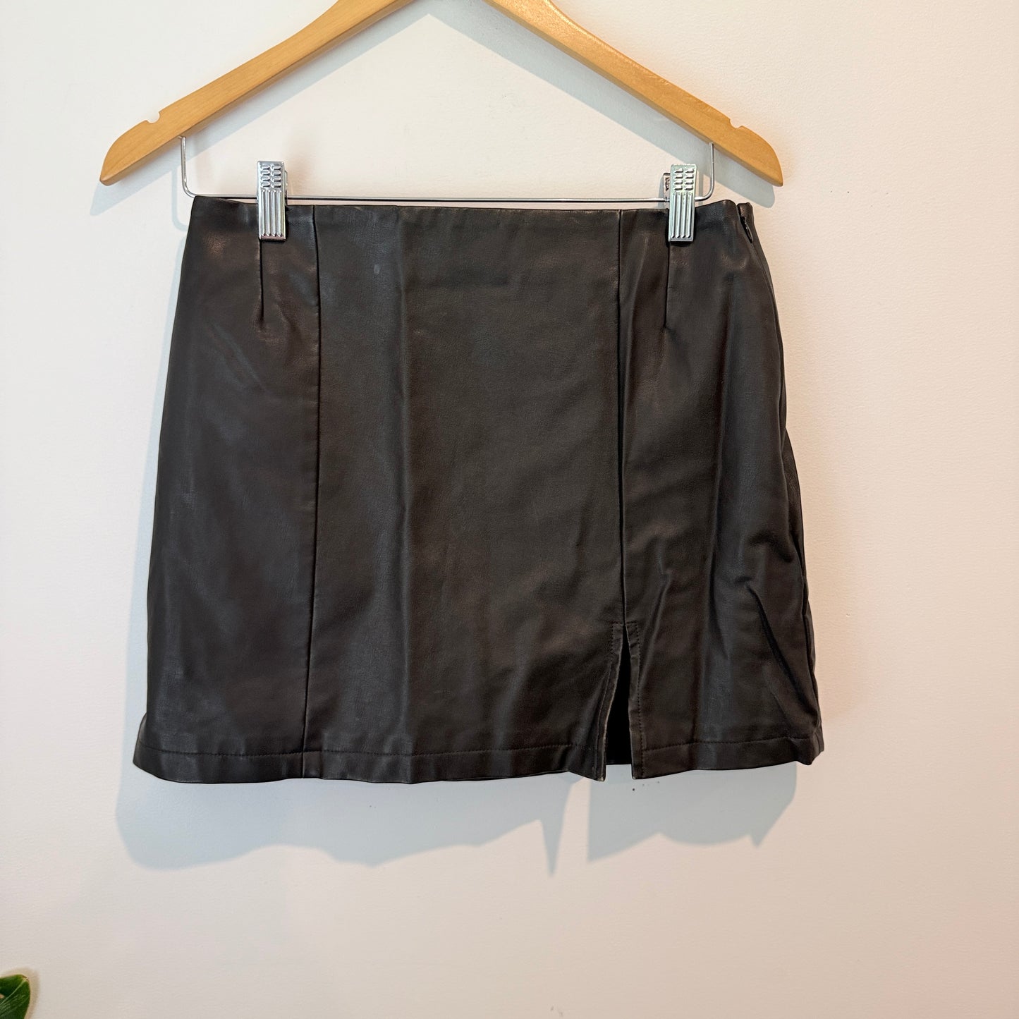 Glassons Black Faux Leather Mini Skirt With Side Split – Size 10