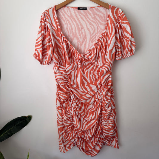 I Saw It First Size 18 Patterned Ruched Mini Dress