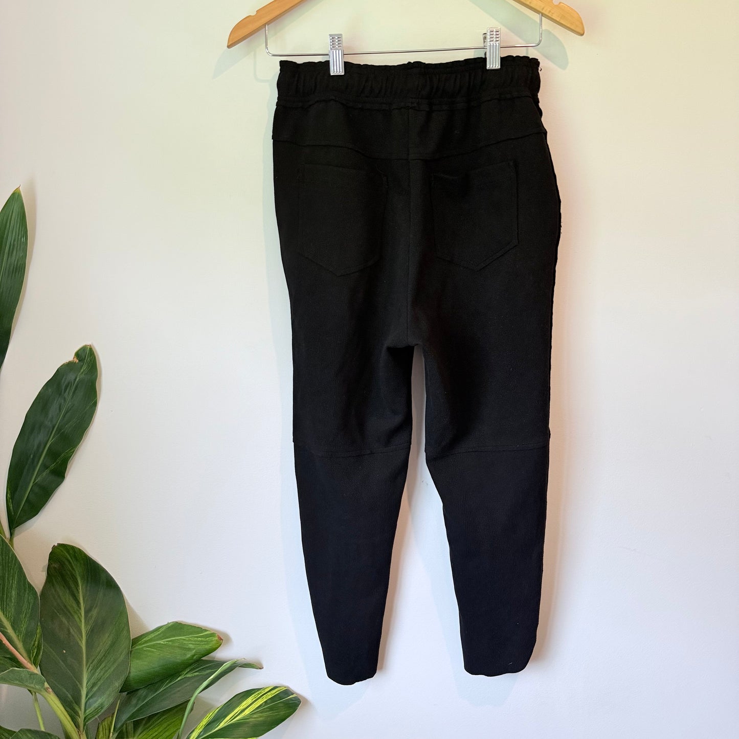 Ailisi Black Textured Jogger Pants Size M