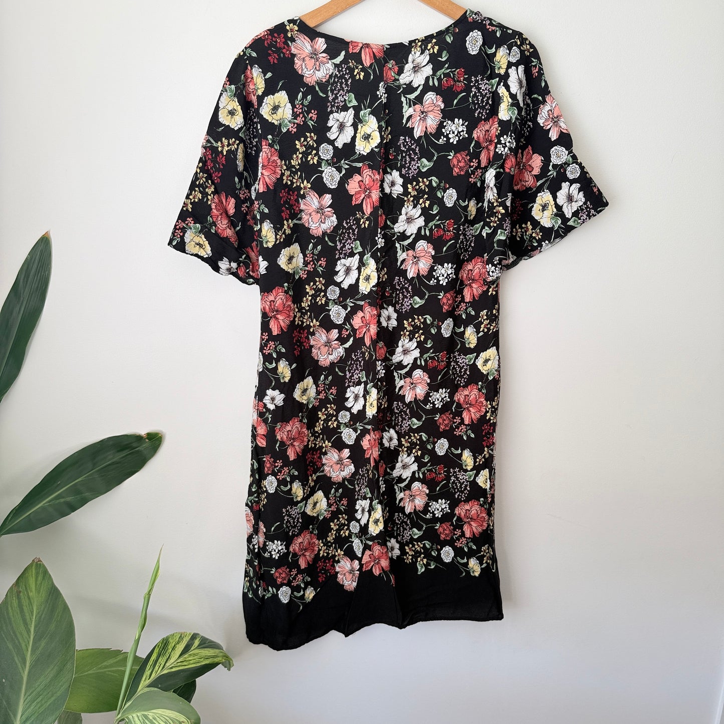 Capture Size 10 Black Floral Print Short-Sleeve Dress