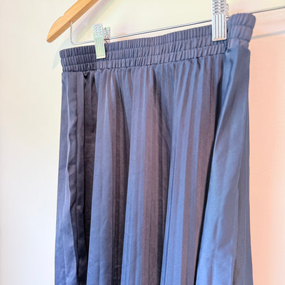 H&M Size 8 Navy Blue Pleated Midi Skirt