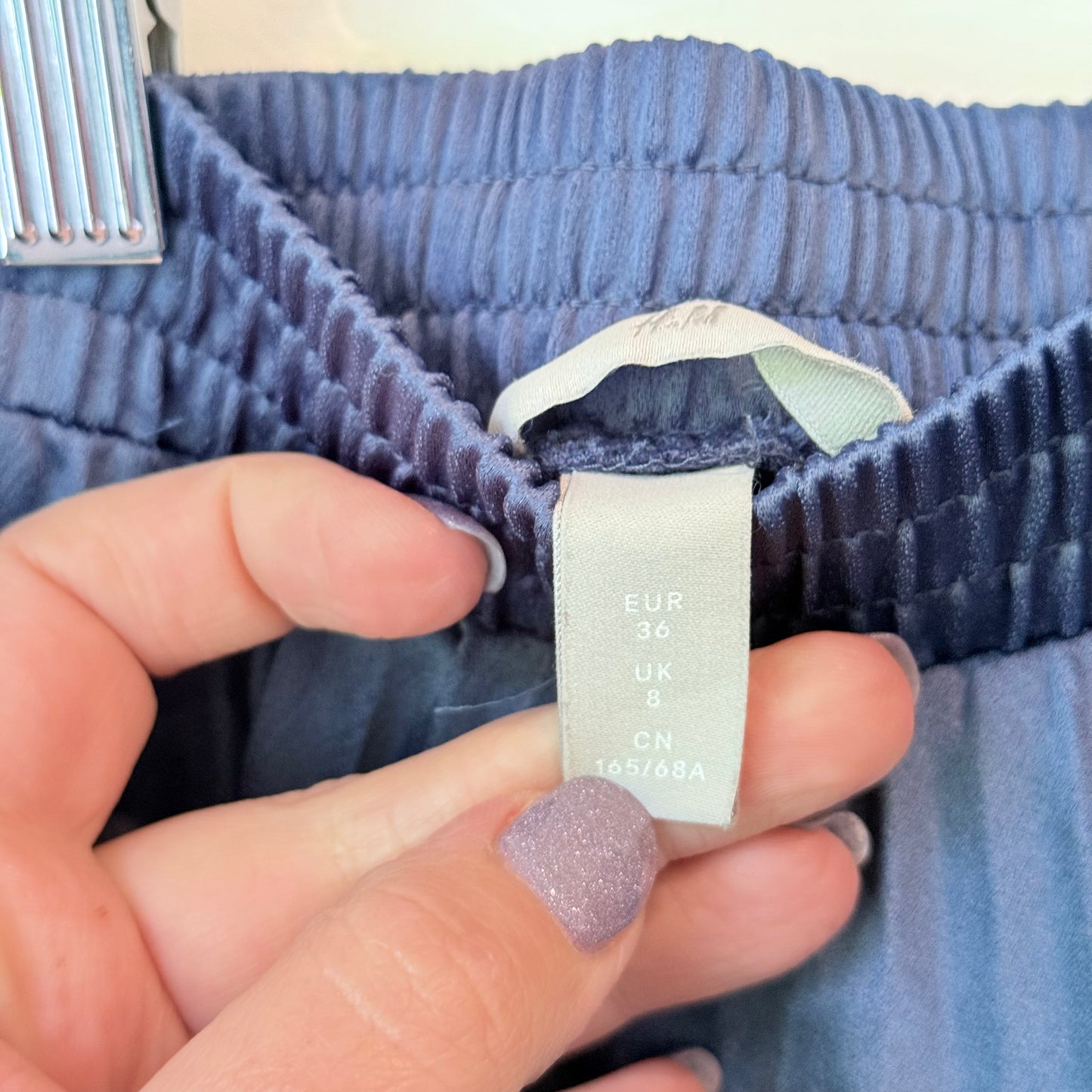 H&M Size 8 Navy Blue Pleated Midi Skirt