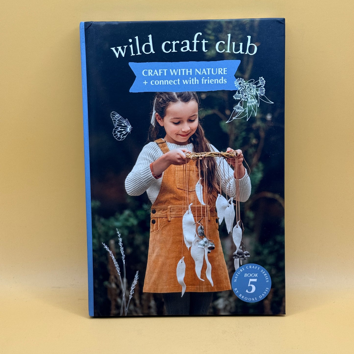 Wild Craft Club: Craft with Nature + Connect with Friends by Brooke Davis