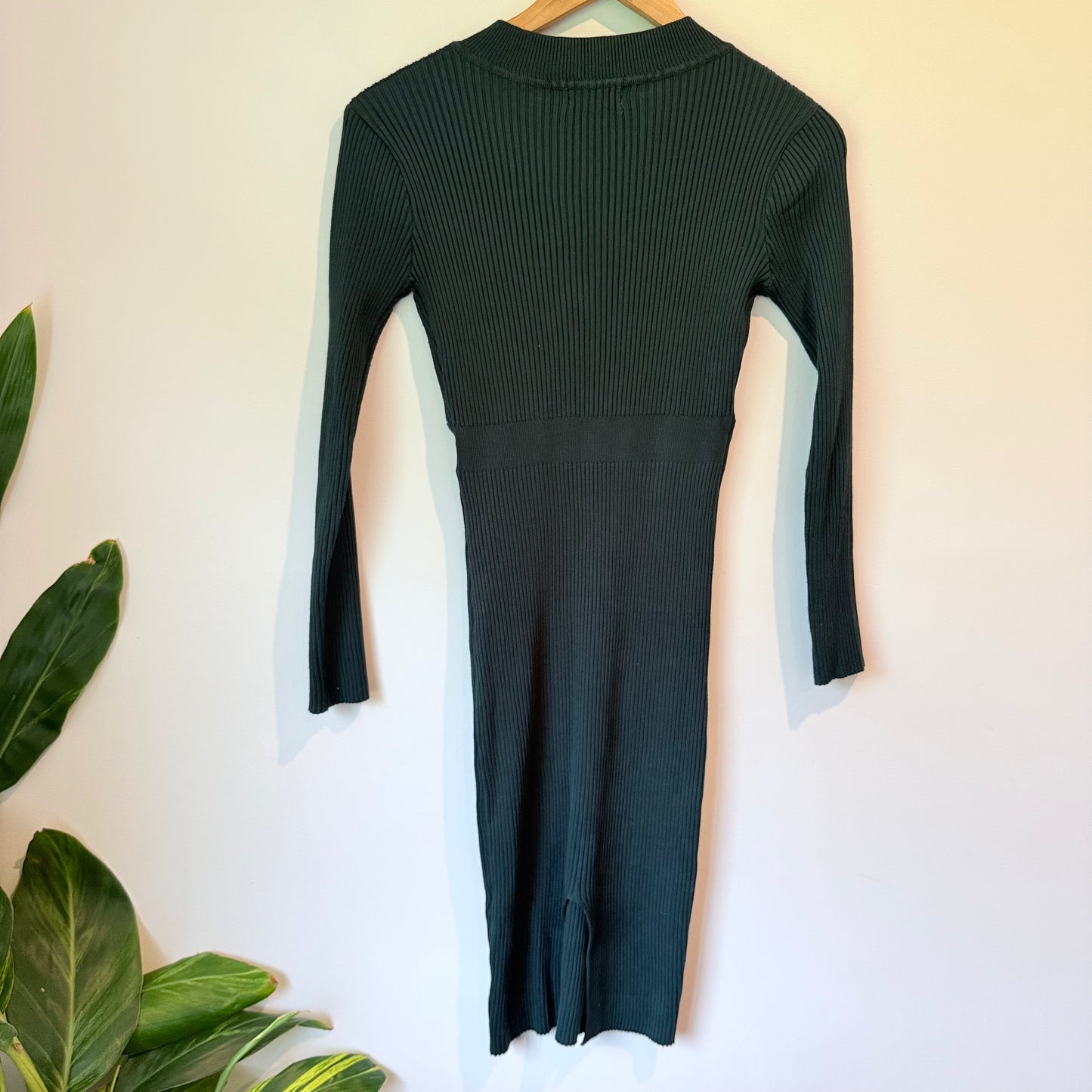 Mirrou Size L Black Ribbed Long-Sleeve Henley Midi Dress