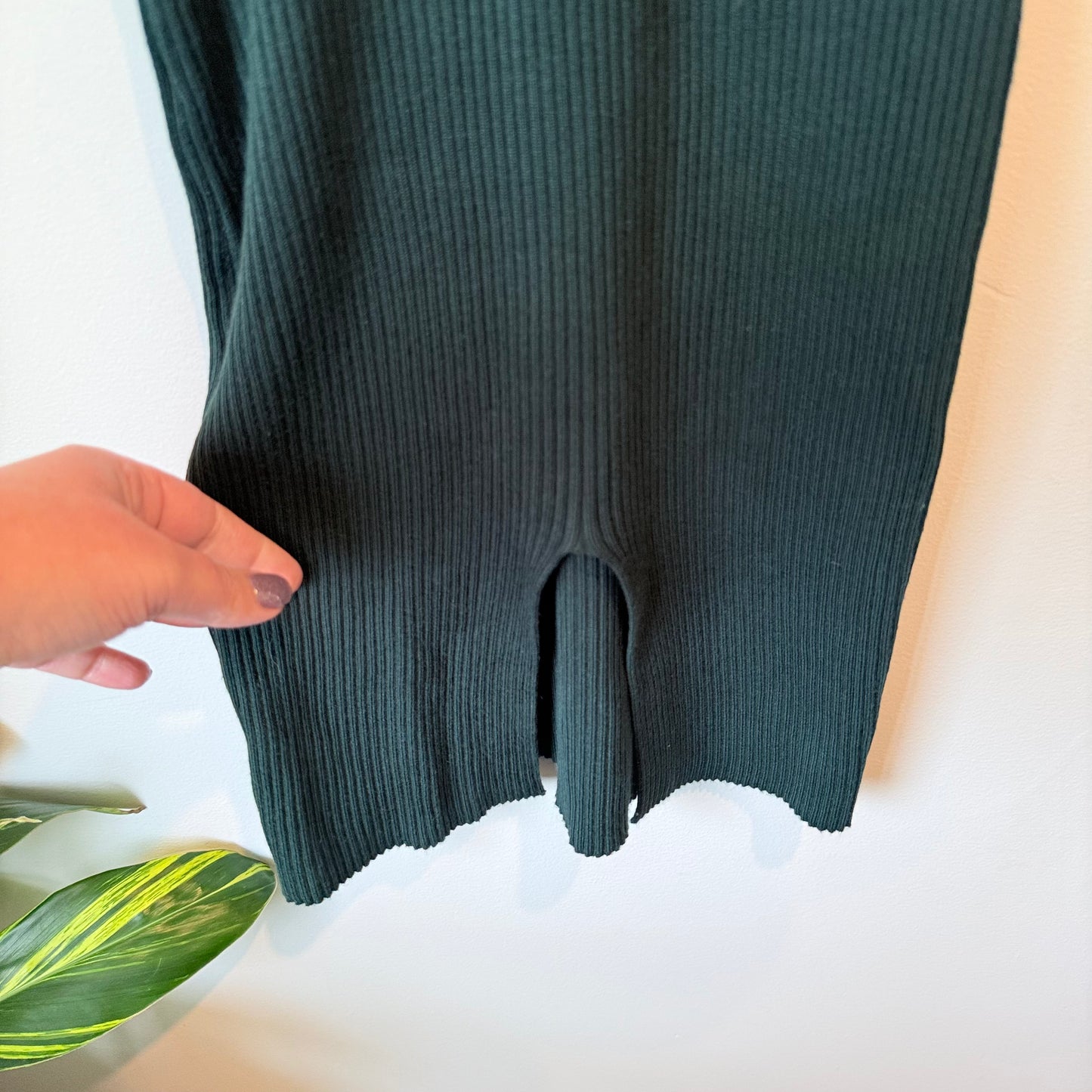 Mirrou Size L Black Ribbed Long-Sleeve Henley Midi Dress