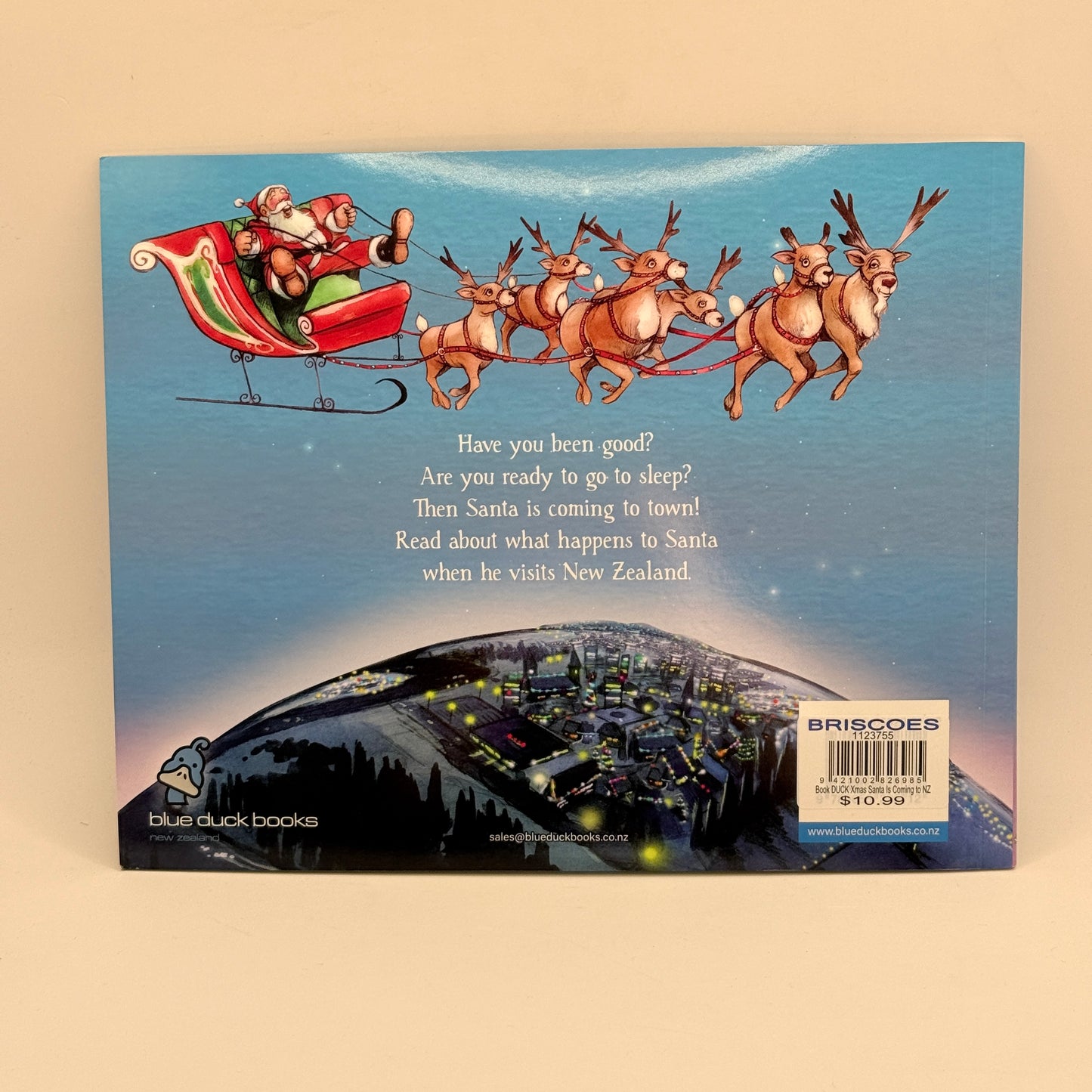 Santa Is Coming to New Zealand by Steve Smallman