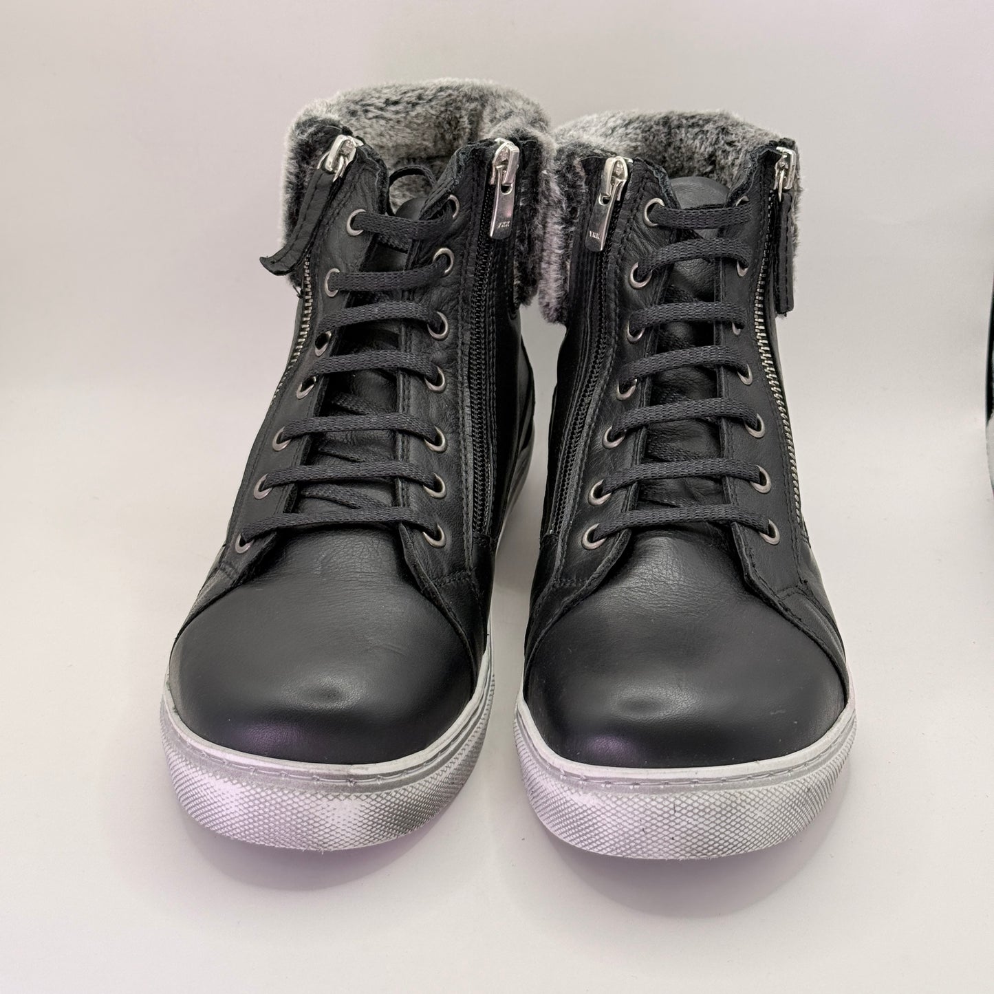 Rilassare Black High-Top Sneakers – Size 40
