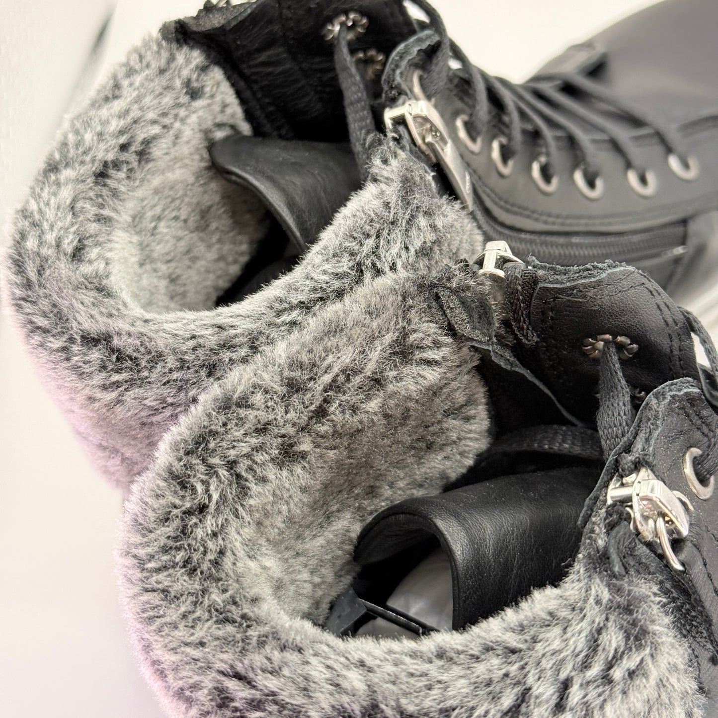 Rilassare Black High-Top Sneakers – Size 40