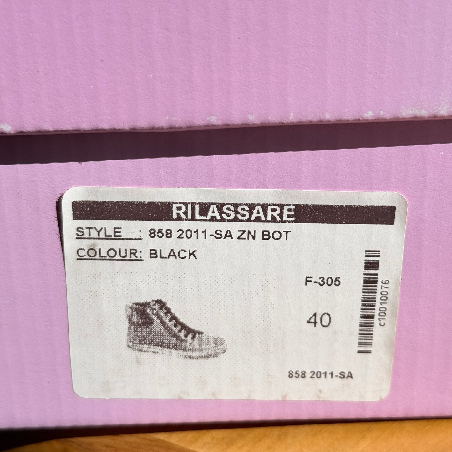 Rilassare Black High-Top Sneakers – Size 40