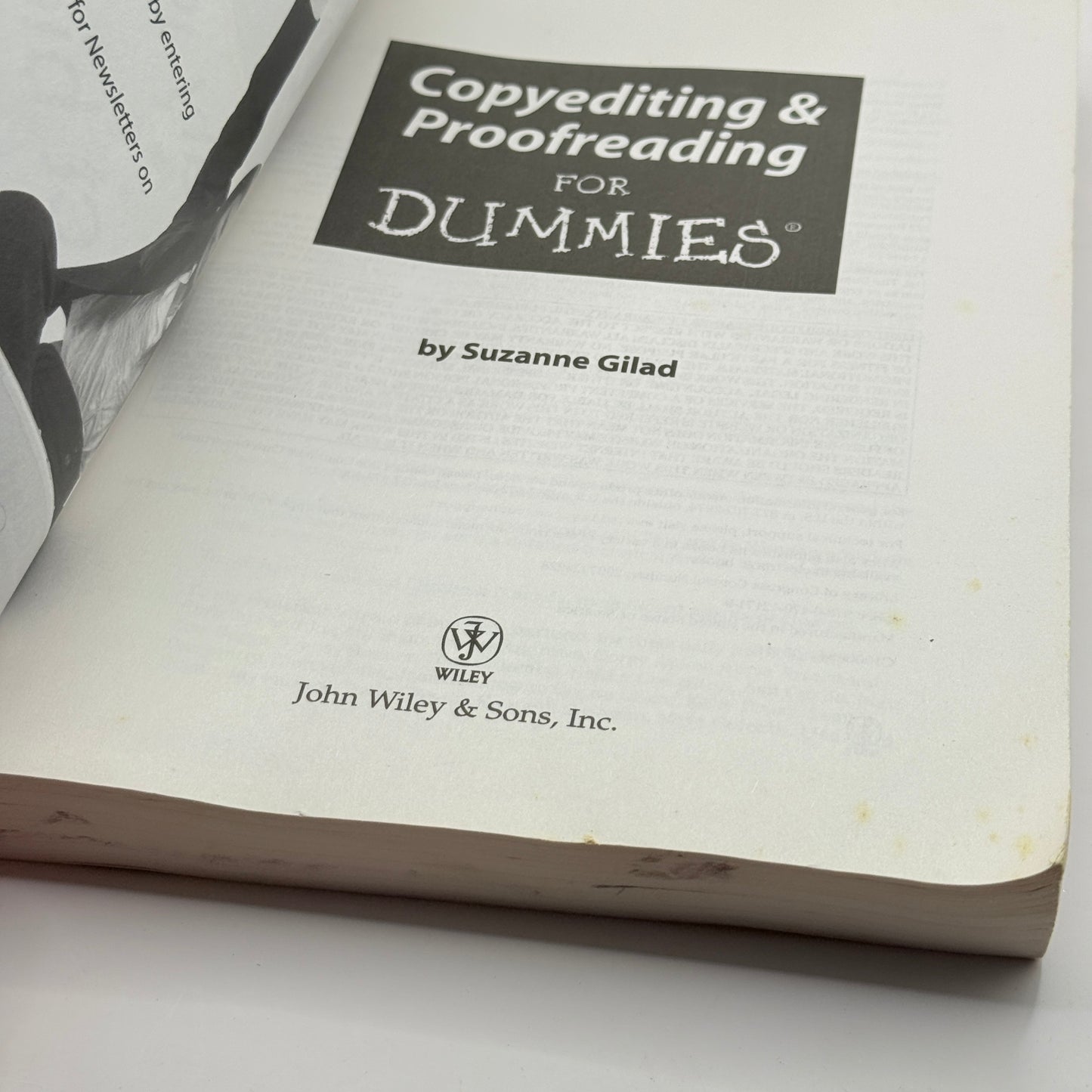 Copyediting & Proofreading For Dummies by Suzanne Gilad