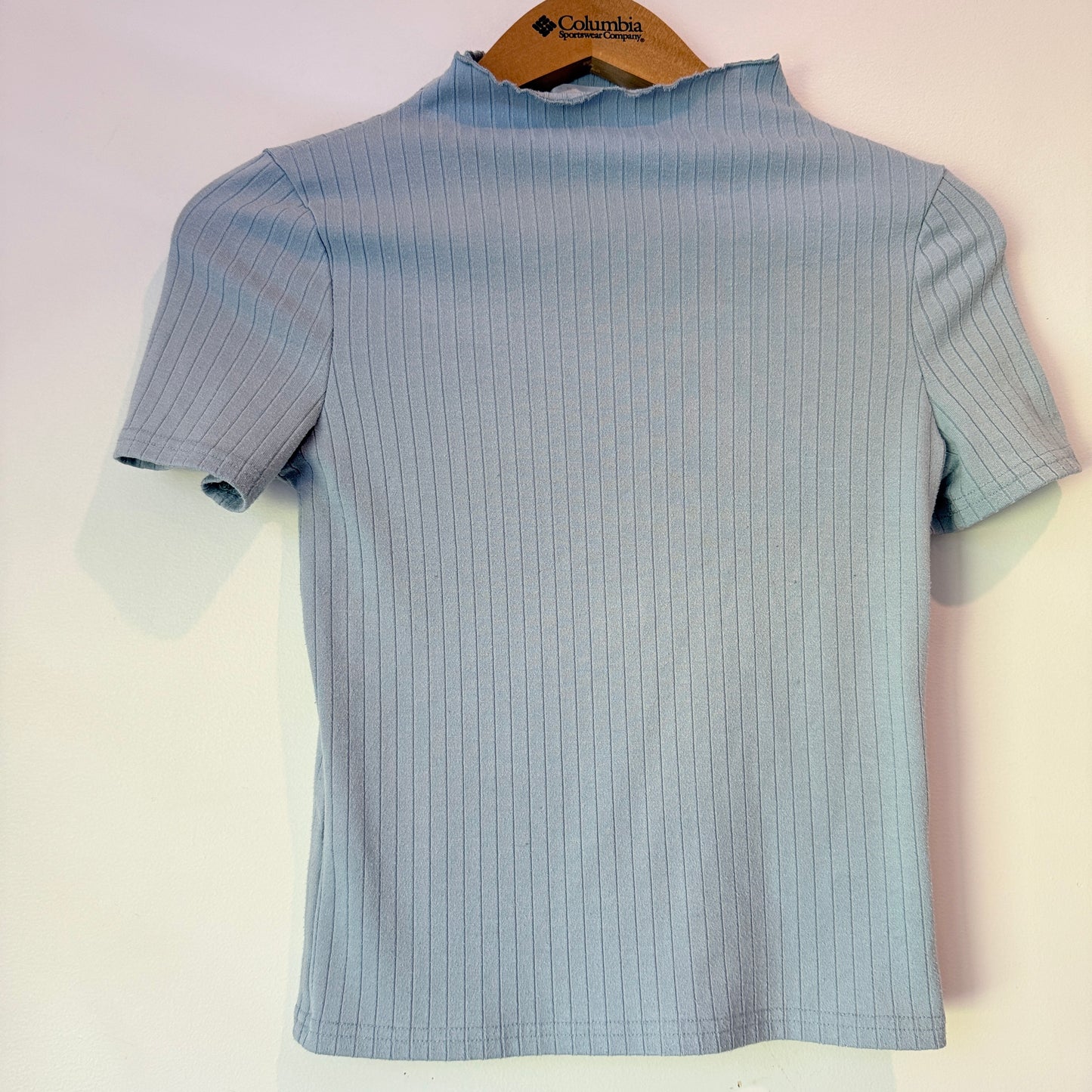 Minx & Moss Size XS Baby Blue Ribbed Mock-Neck T-Shirt