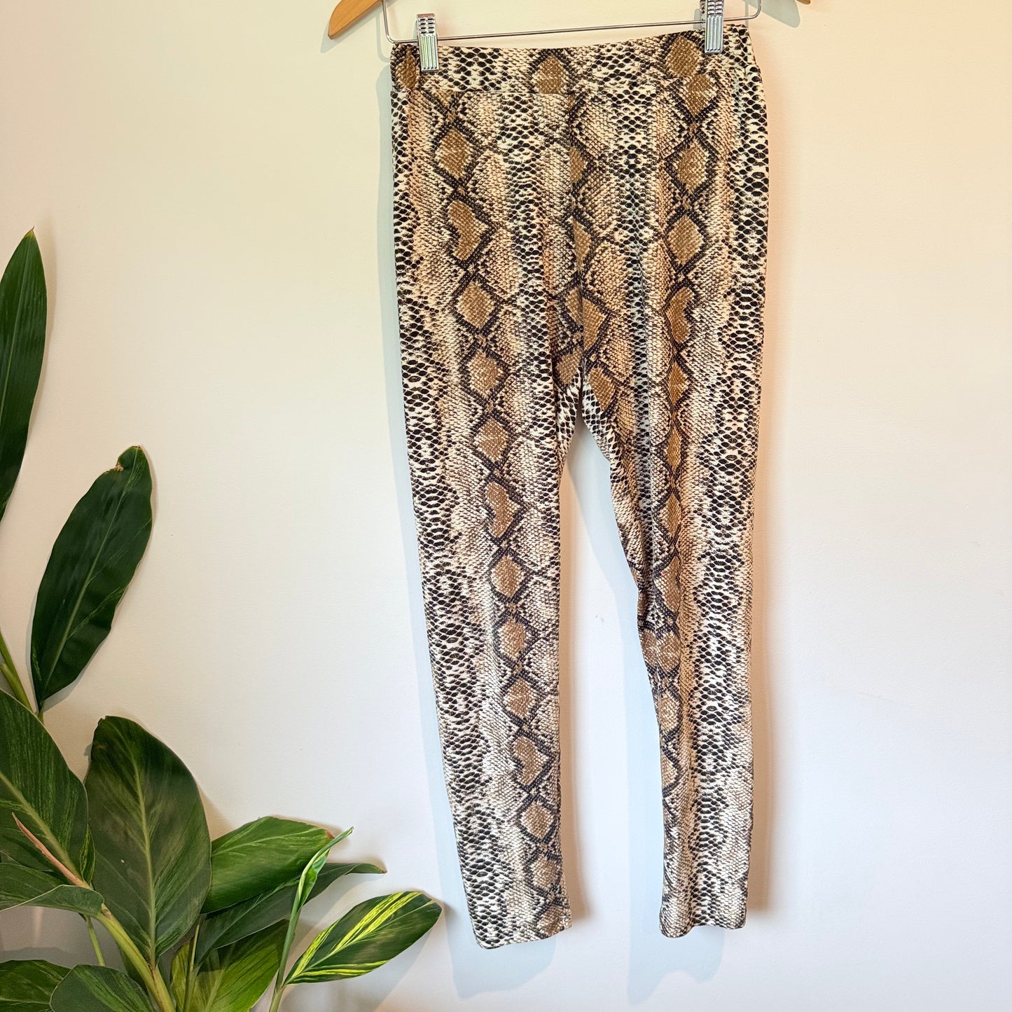 Lemon Tree Size 10 Snakeskin Look Leggings