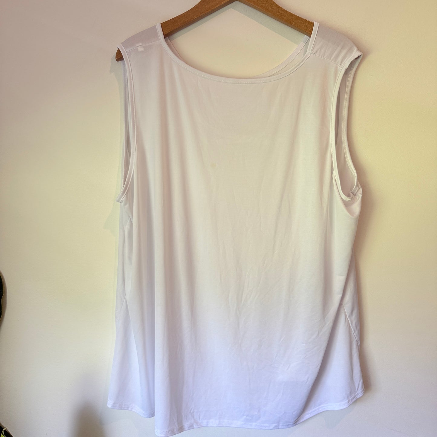 Brand Unknown Size 4XL White Tencel Jersey Knit Crew Sleeveless Top
