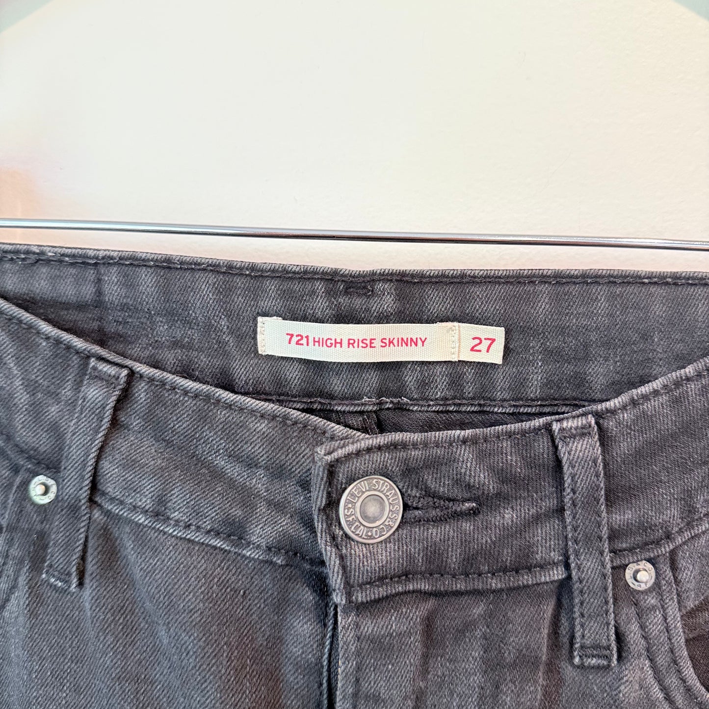 Levi's 721 High Rise Skinny Black Jeans - Size 27
