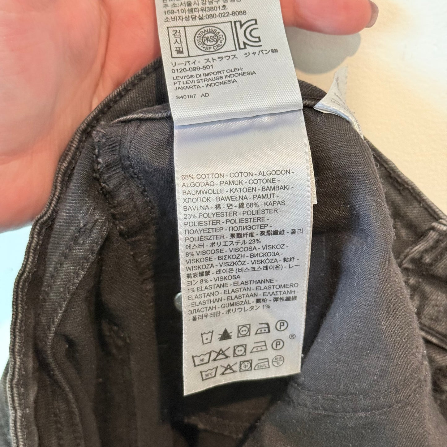 Levi's 721 High Rise Skinny Black Jeans - Size 27