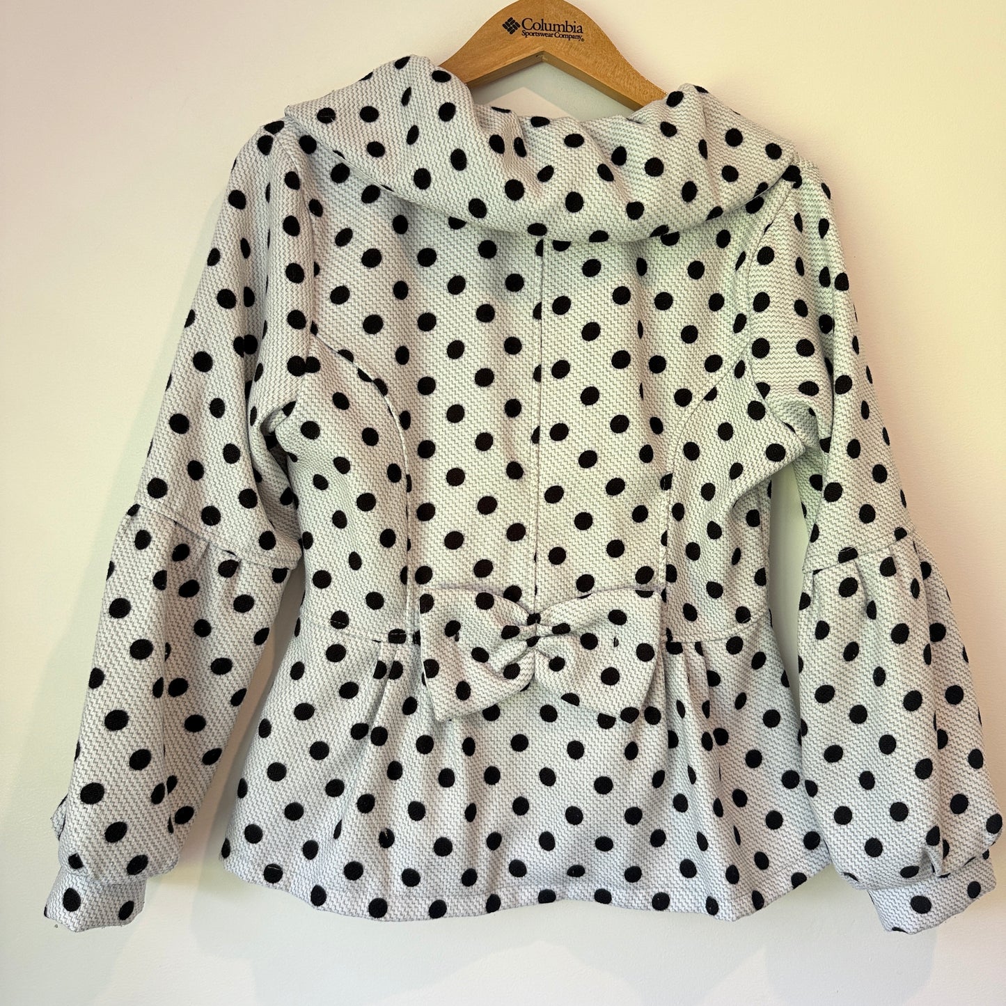 Brand Unknown Size U/Arm 42cm White & Black Polka Dot Jacket