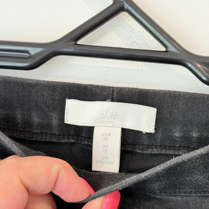 H & M Size 12 Mid-Rise Black Skinny Jeans