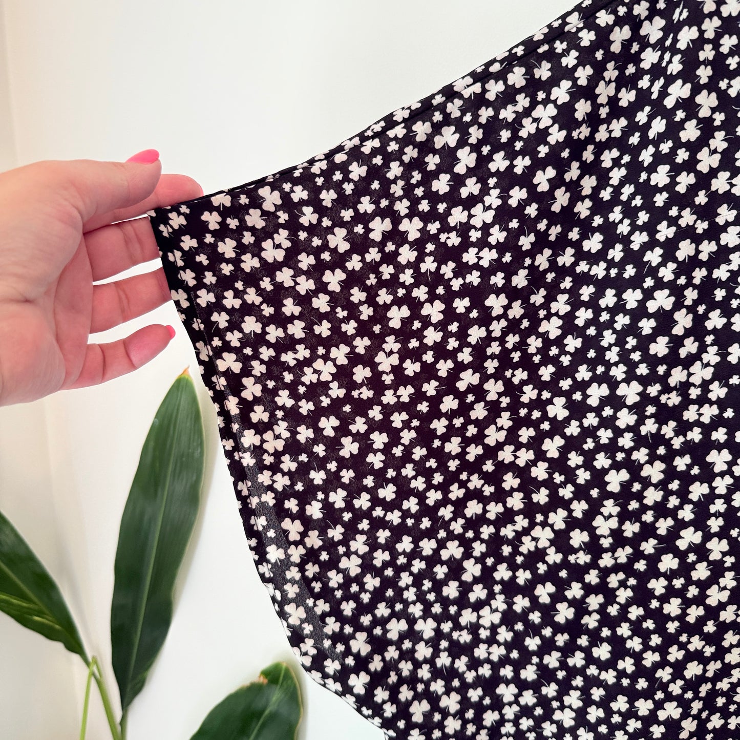 Brand Unknown Size U/Arm 79cm Black & White Floral Blouse