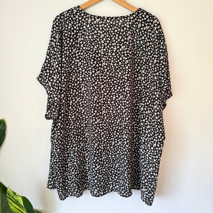 Brand Unknown Size U/Arm 79cm Black & White Floral Blouse