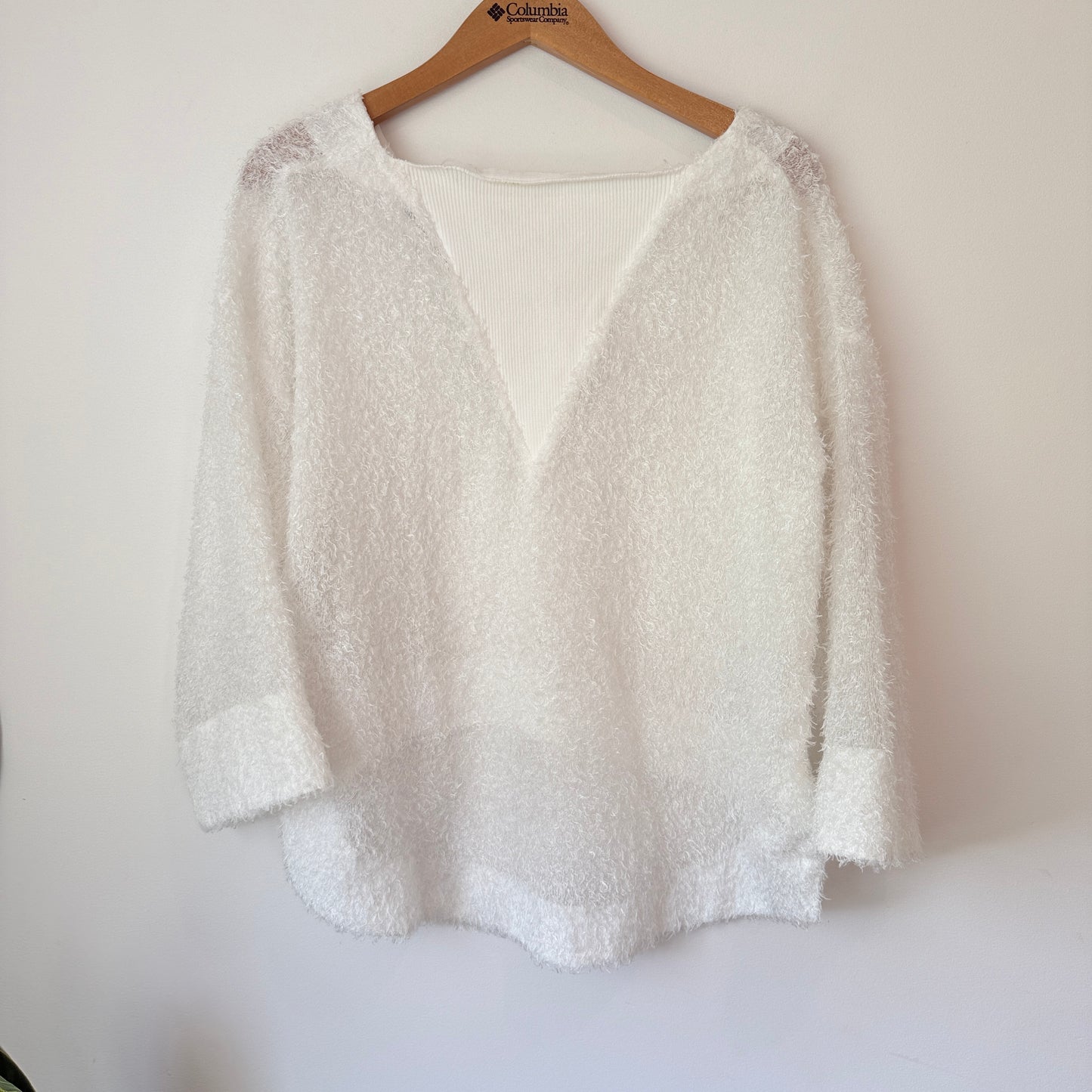 Olivia Size U/Arm 55cm White Fluffy V-Neck Knit Sweater